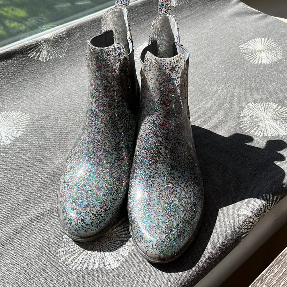 Jack Rogers rain boots size 8